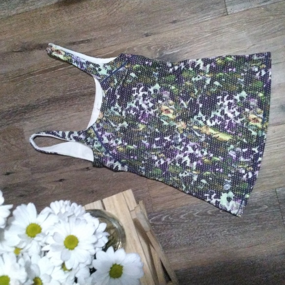 EUC: LULULEMON, AMALA TANK; FLORAL, MULTI-WHITE, SZ.4. SEP. LISTING-MATCH SHORTS - Picture 7 of 9